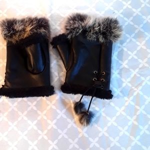 Fingerless faux fur and faux leather gloves